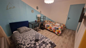 La maison ocre - chambre turquoise
